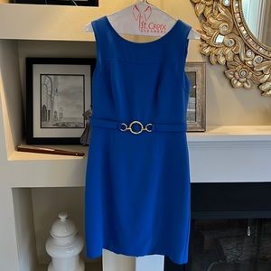 Sleeveless dress with gold accent